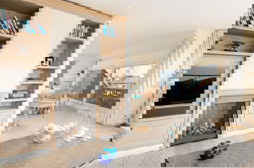 Foto 17 - Stunning Penthouse With Free Parking and sea View