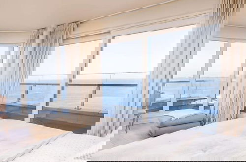 Foto 9 - Stunning Penthouse With Free Parking and sea View