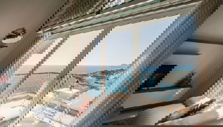 Foto 1 - Scenic Seafront Duplex Apartment in Sliema