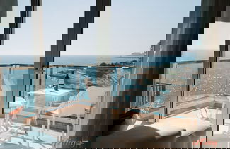 Foto 3 - Scenic Seafront Duplex Apartment in Sliema