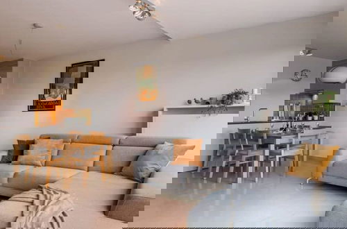 Foto 15 - Charming Apartment Near the Beach With Balcony