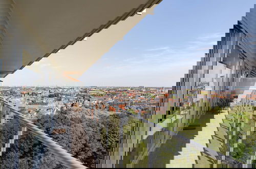 Foto 2 - Bright Apartment With City View and Terrace
