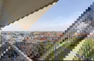 Foto 2 - Bright Apartment With City View and Terrace