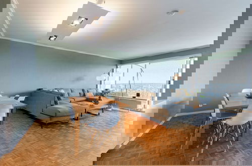 Foto 11 - Bright Apartment With City View and Terrace