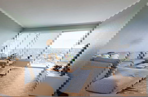 Foto 14 - Bright Apartment With City View and Terrace