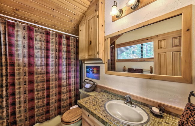 Central Clean Home with Hot Tub Near Ski - Foto 29