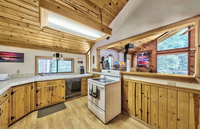 Central Clean Home with Hot Tub Near Ski - Foto 9