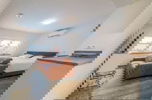 Foto 8 - Cosy Apartment Near Center