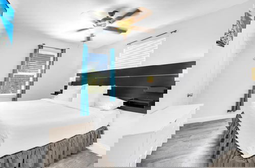 Foto 46 - Cozy Corner Beach Apartment