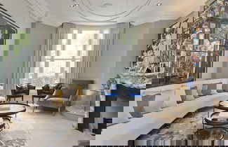 Foto 1 - Astounding 7bed Notting Hill Family Home w Private Garden Games Room Parking