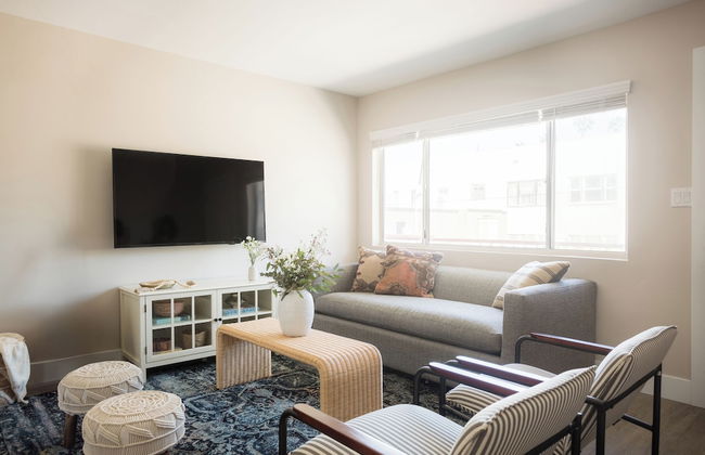 Seashore Suites by AvantStay – Modern Comfort Steps from La Jolla Cove - Photo 6