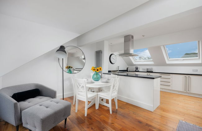 Modern 3 Bed Apartment - Parking - Foto 16