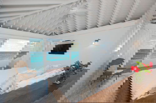 Foto 5 - Touch Of Class Cottage: Beachfront Oasis