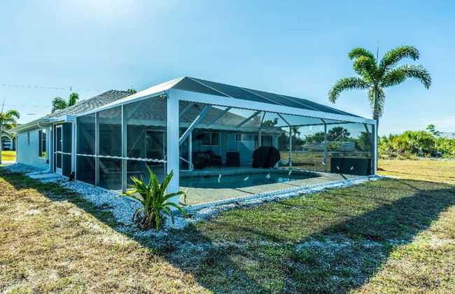 Canal Dreams 3 BR 2 BA Pool Home on the Canal - Foto 10