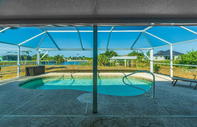 Canal Dreams 3 BR 2 BA Pool Home on the Canal - Foto 16