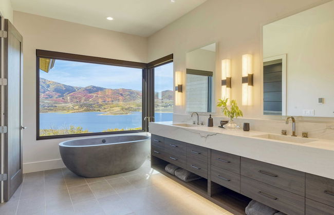 Reflection by Avantstay Sleeps 18 + Lake Views Hot Tub + Game Room - Foto 29