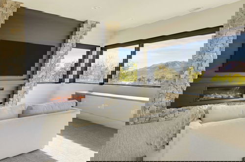 Foto 8 - Reflection by Avantstay Sleeps 18 + Lake Views Hot Tub + Game Room