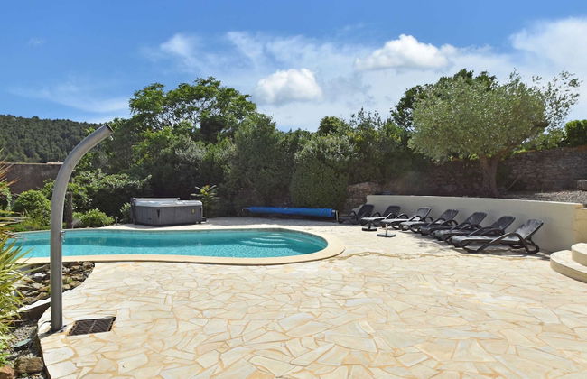 Villa With Heated Pool, Jacuzzi, Sports Field and Stunning Views - Foto 49