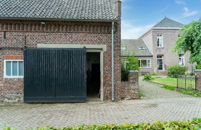 Spacious Mansion in Swolgen With Garden - Photo 1