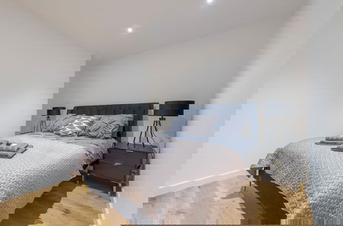 Foto 14 - Exquisite 3BR Duplex Apartment, Air-con& Amenities