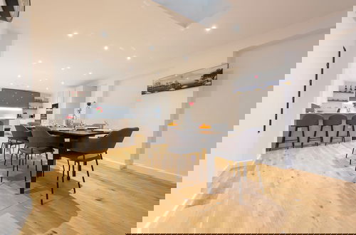 Foto 31 - Exquisite 3BR Duplex Apartment, Air-con& Amenities