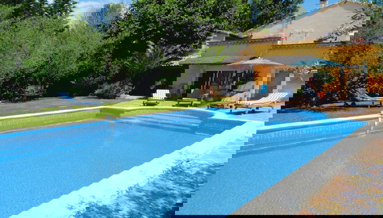 Foto 1 - Pretty Provencal Style Holiday Home With Communal Pool, Noves