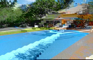 Foto 1 - Pretty Provencal Style Holiday Home With Communal Pool, Noves