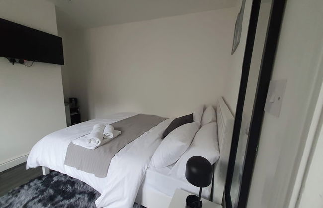 Private Room - Ensuite Bathroom - Free Parking - Foto 7