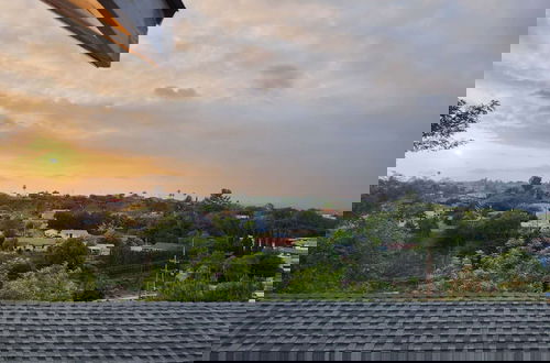 Foto 39 - Monterey Park Retreat: Spectacular Views & Comfort