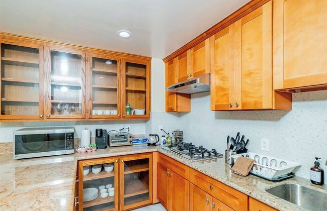 Monterey Park Retreat: Spectacular Views & Comfort - Foto 12