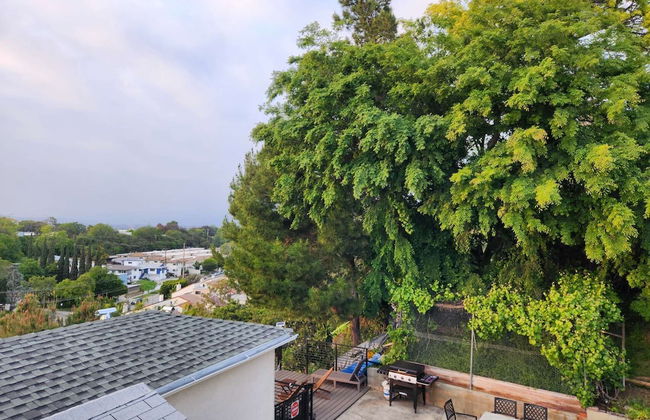 Monterey Park Retreat: Spectacular Views & Comfort - Foto 32