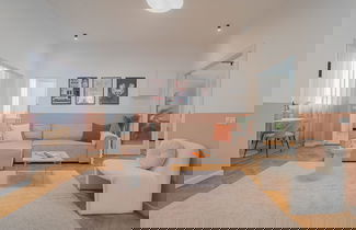 Foto 2 - Vibrant & Spacious 3BR Condos on Amzei Square