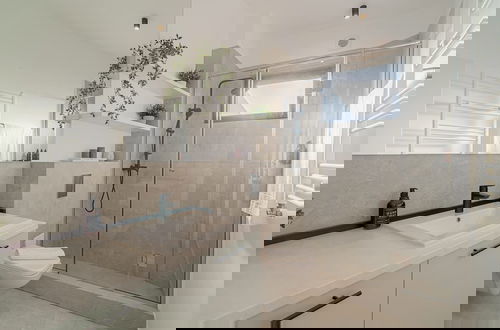 Foto 15 - Vibrant & Spacious 3BR Condos on Amzei Square