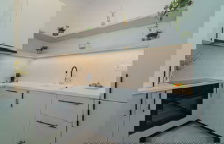 Foto 3 - Vibrant & Spacious 3BR Condos on Amzei Square
