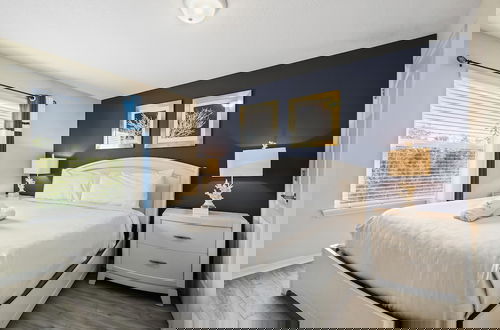 Foto 3 - Ultimate 8BR Family Fun in Resort Near Disney!
