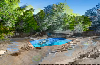 Photo 1 - DTWN 2 Bed Condo with King Bed and Gym