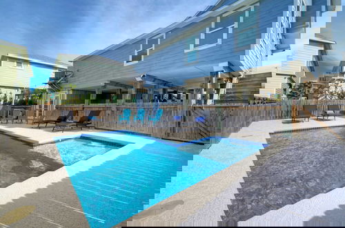 Foto 31 - Private Pool, Game Room, Patio, Near the Beach Palm House by Avantstay