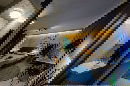 Photo 11 - Lucy In The Sky With Diamonds