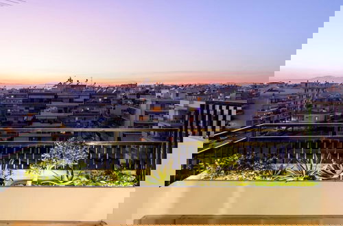 Photo 5 - Lucy In The Sky With Diamonds