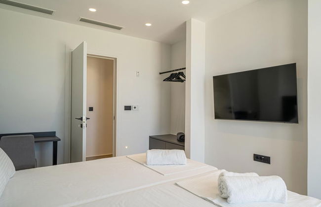 Aethra Grand- Luxury 5-bed Villa 850m From Beach - Photo 51