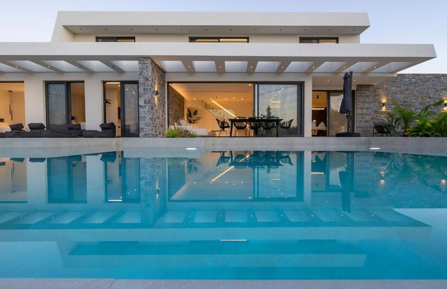 Aethra Grand- Luxury 5-bed Villa 850m From Beach - Photo 1