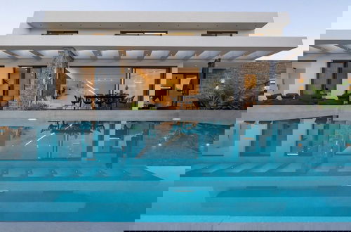 Foto 1 - Aethra Grand- Luxury 5-bed Villa 850m From Beach