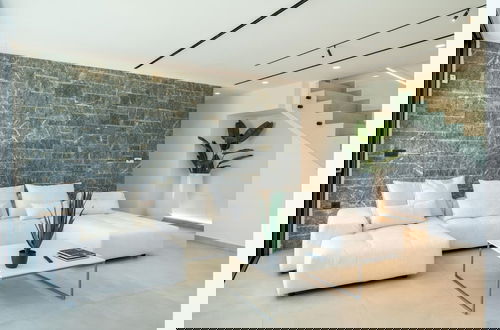 Foto 17 - Aethra Grand- Luxury 5-bed Villa 850m From Beach