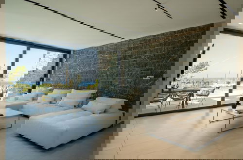 Foto 16 - Aethra Grand- Luxury 5-bed Villa 850m From Beach