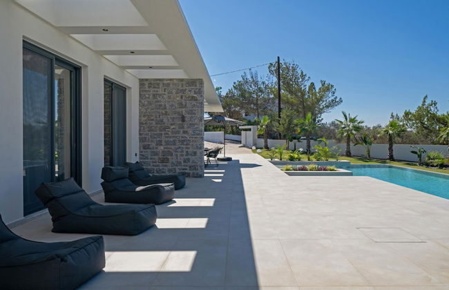 Aethra Grand- Luxury 5-bed Villa 850m From Beach - Photo 9