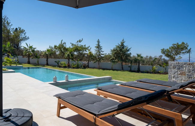 Aethra Grand- Luxury 5-bed Villa 850m From Beach - Photo 15