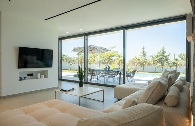 Aethra Grand- Luxury 5-bed Villa 850m From Beach - Photo 22