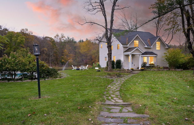 Cortland by Avantstay Charming Heritage Estate w Private Lake Pool - Foto 1