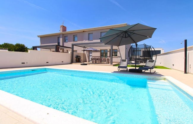Elegant Villa With Private Pool in Bale - Foto 1