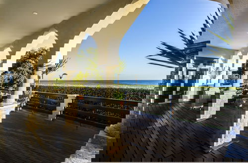 Foto 12 - Seafront Manor by Cadenzalux